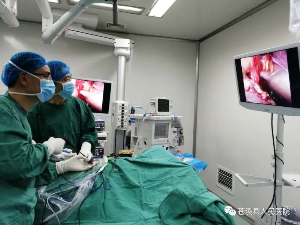 微创突破—我院泌尿外科首次独立完成右侧肾上腺巨大肿瘤切除